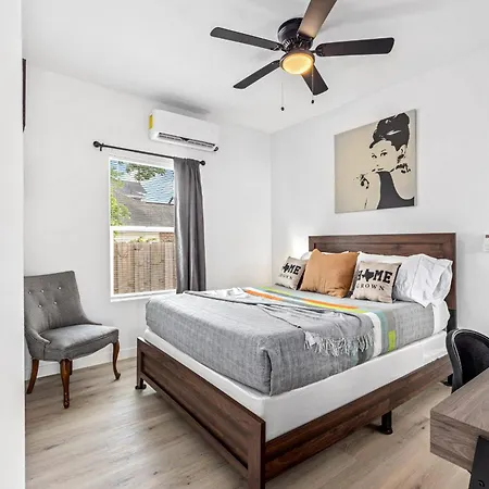 Apt Near Downtown Desk Wifi Tvs Games Pets
